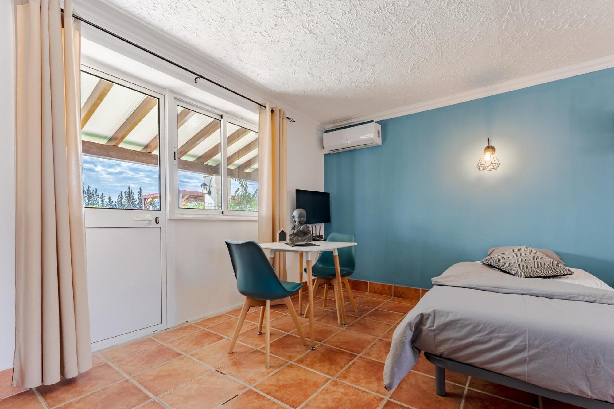 La Casa De Familia Bed & Breakfast