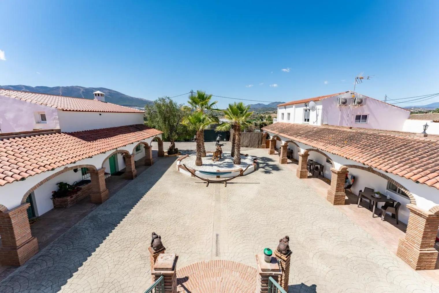 La Casa De Familia Bed & Breakfast *