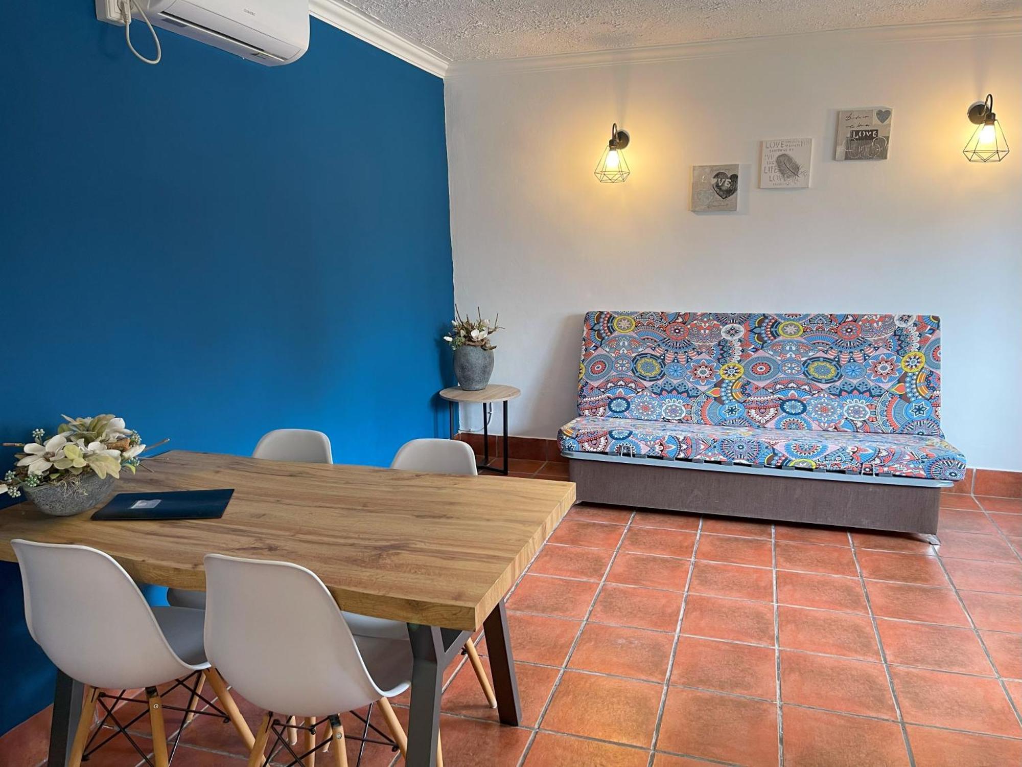 La Casa De Familia Bed & Breakfast