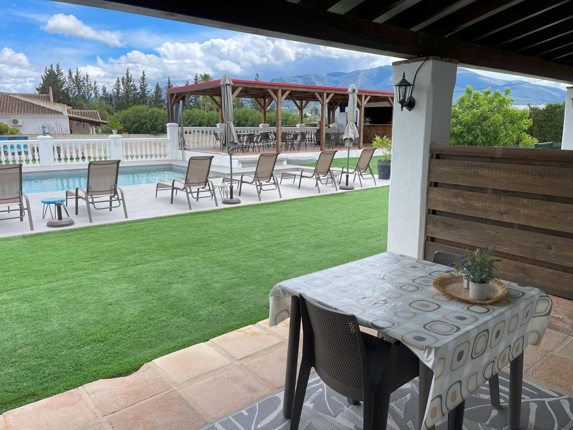 La Casa De Familia Bed & Breakfast