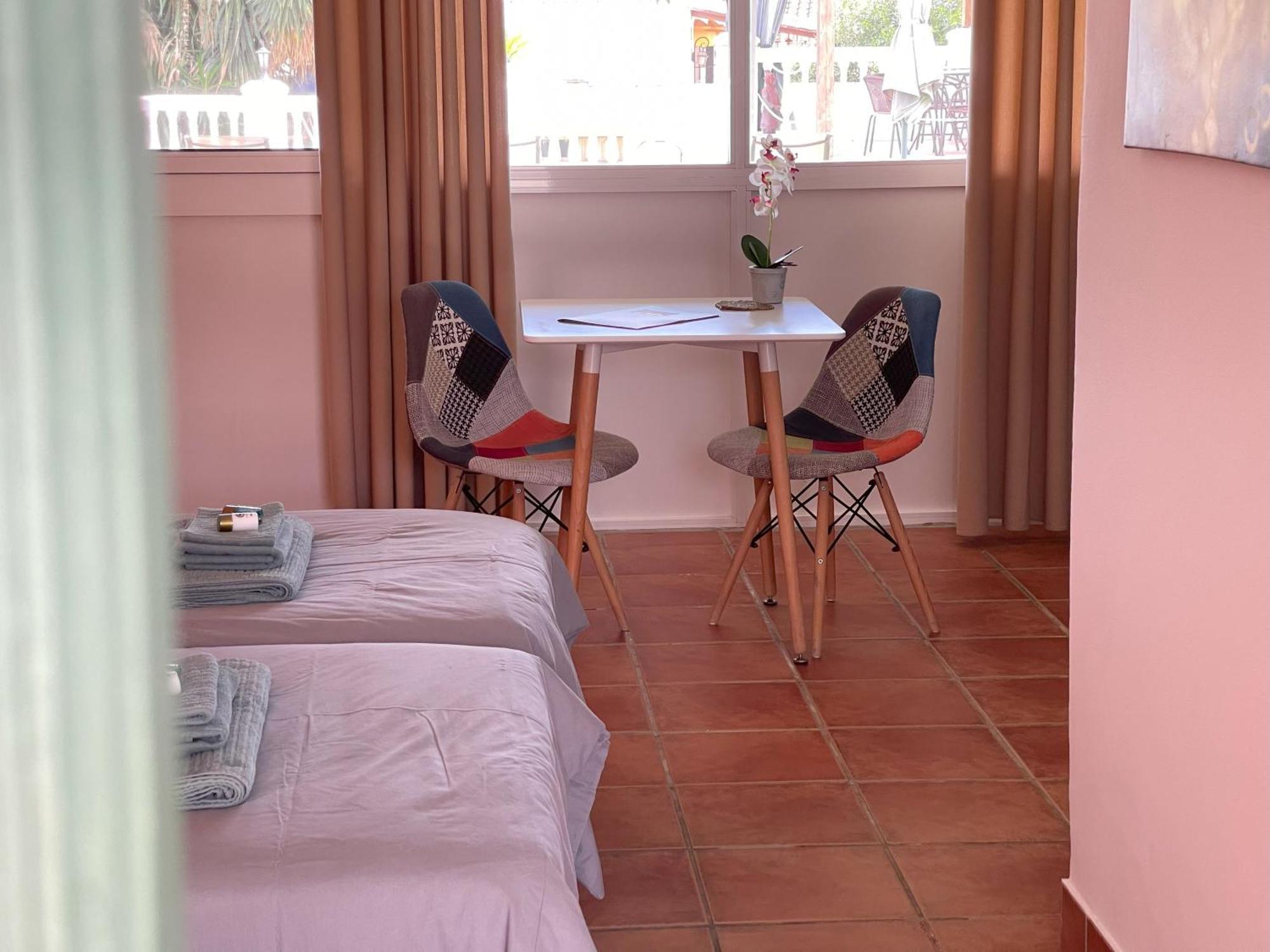 La Casa De Familia Bed & Breakfast